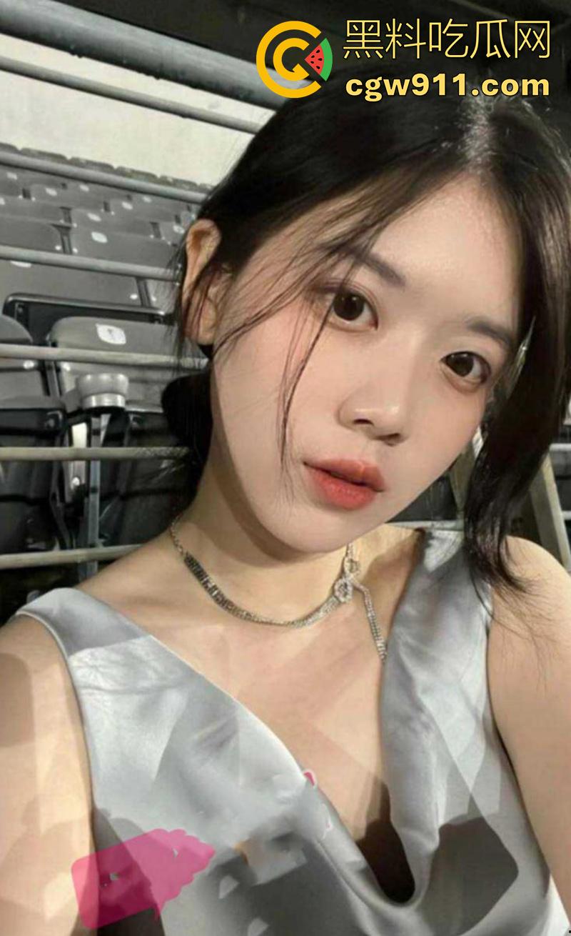 广东外语外贸大学，177cm校花女神【程怡萱】，背着男友做伴游，和富二代共度难忘假日，吃鸡技术熟练的让人心疼！-1