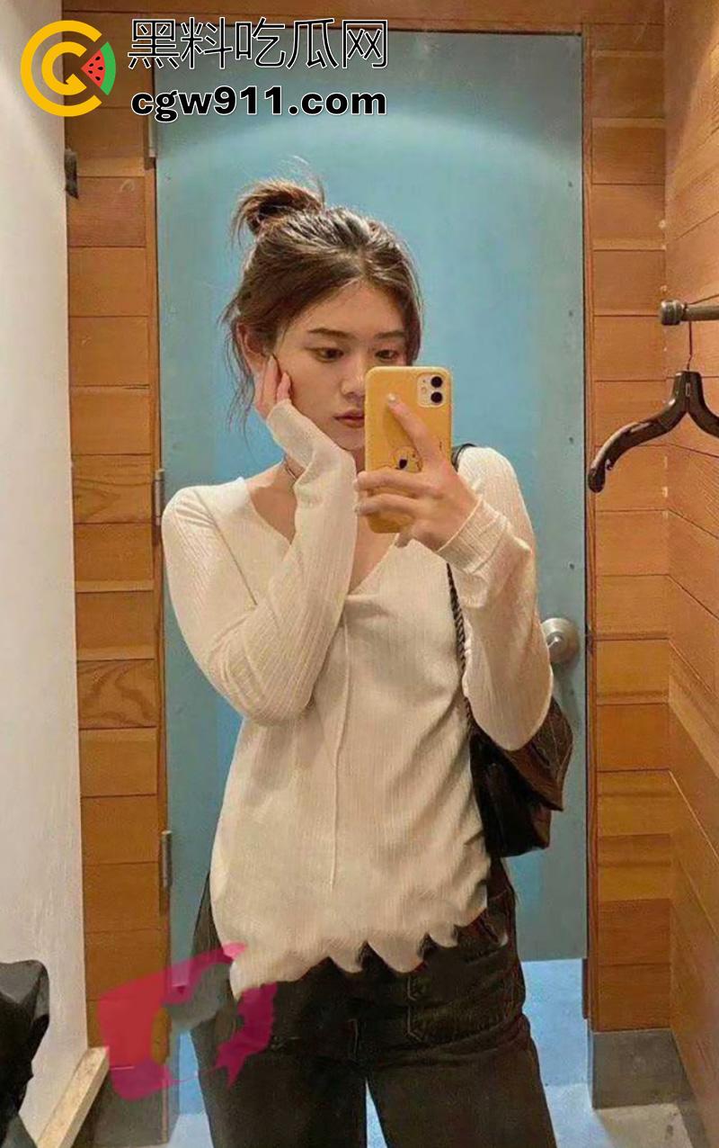 广东外语外贸大学，177cm校花女神【程怡萱】，背着男友做伴游，和富二代共度难忘假日，吃鸡技术熟练的让人心疼！-3