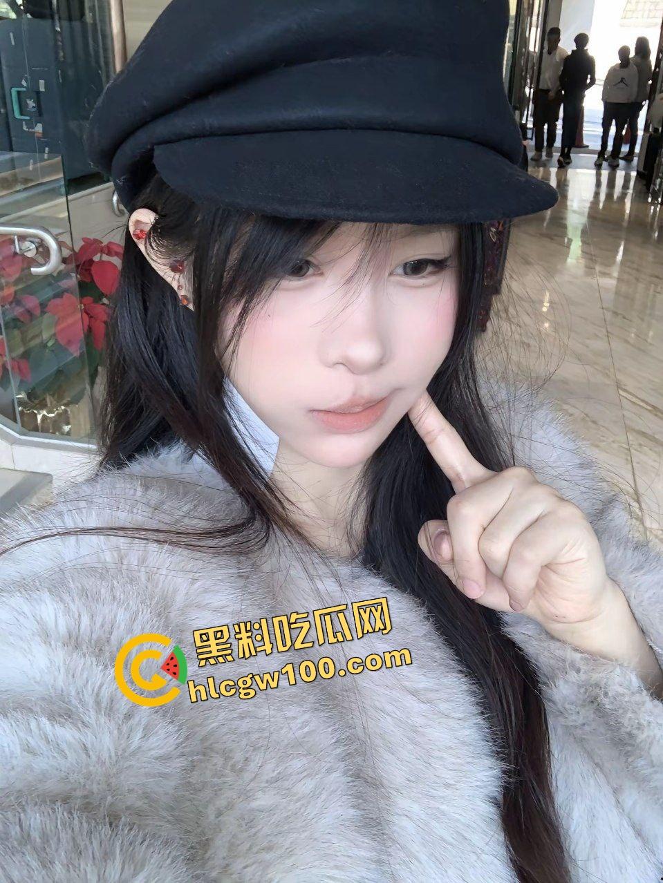 台湾澎湖县反差人妻骚货母狗『彭乐』wx诱惑聊骚 酒店白丝足交摩擦男友鸡鸡致白浆直射！原创独家流出！-3