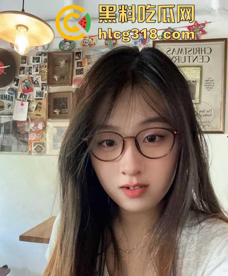 湘潭大学反差学姐【潘玲玲】情侣私拍曝光，超美眼镜妹化身深喉女王，巨乳肥臀花式调教诱惑感拉满！-3