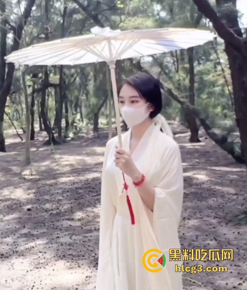 夏日炎炎!cos古风清纯美女 白嫩美乳骚穴 爽的呻吟不断!-3