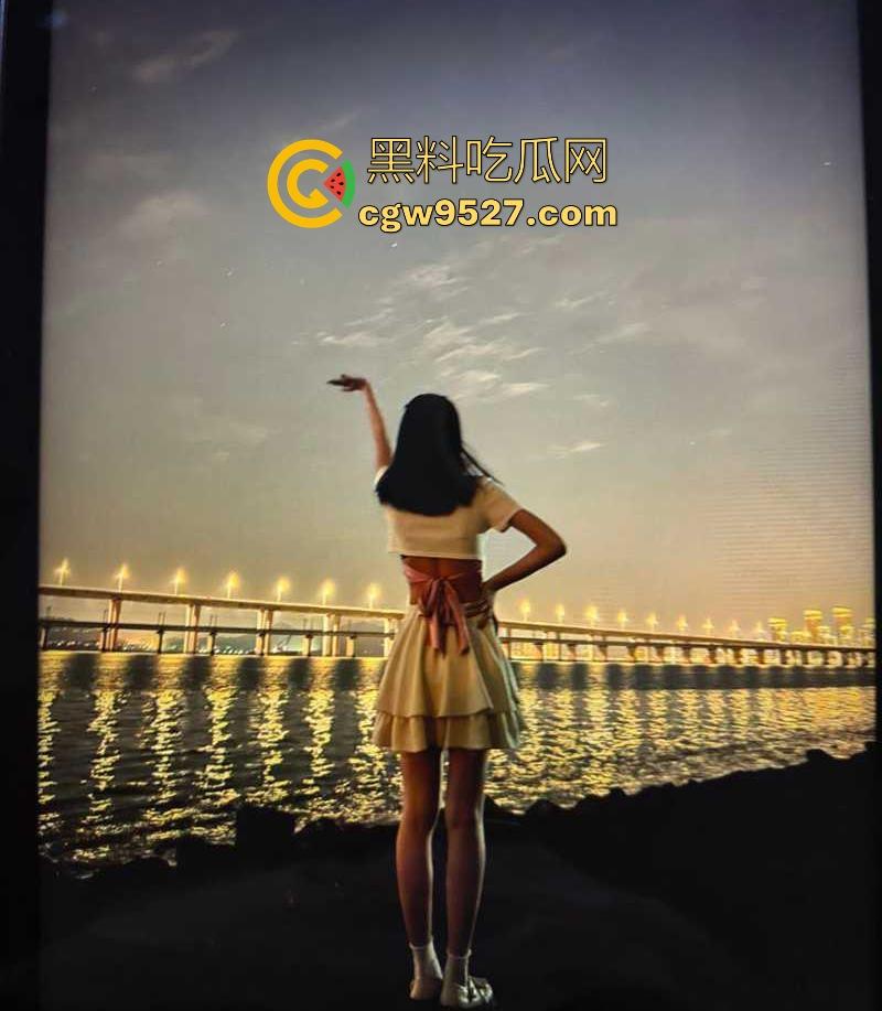 武汉理工大学学姐【李琪】性爱分手后遭渣男无情泄露，骚逼的性爱生活一览无遗，十分反差十分淫骚！-4