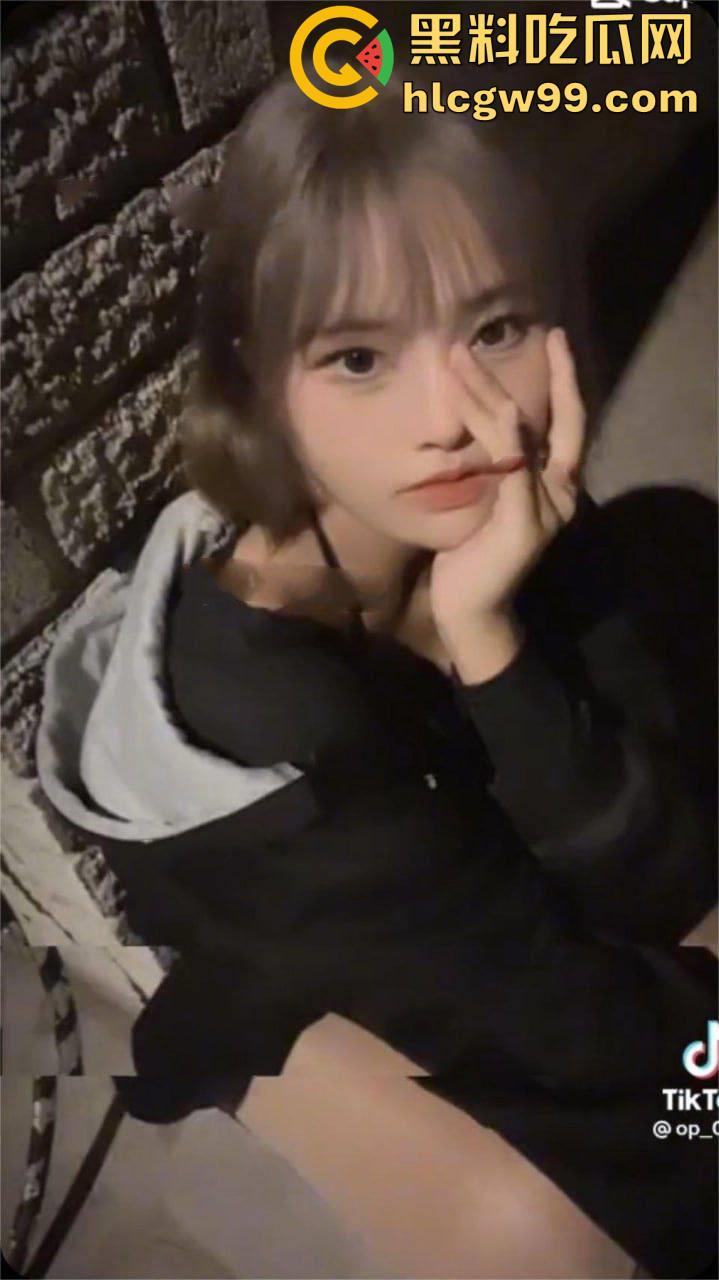 tiktok又纯又欲精神小妹【op_0315】镜头前演绎放荡人生，裸体自慰玩弄粉嫩骚穴-2