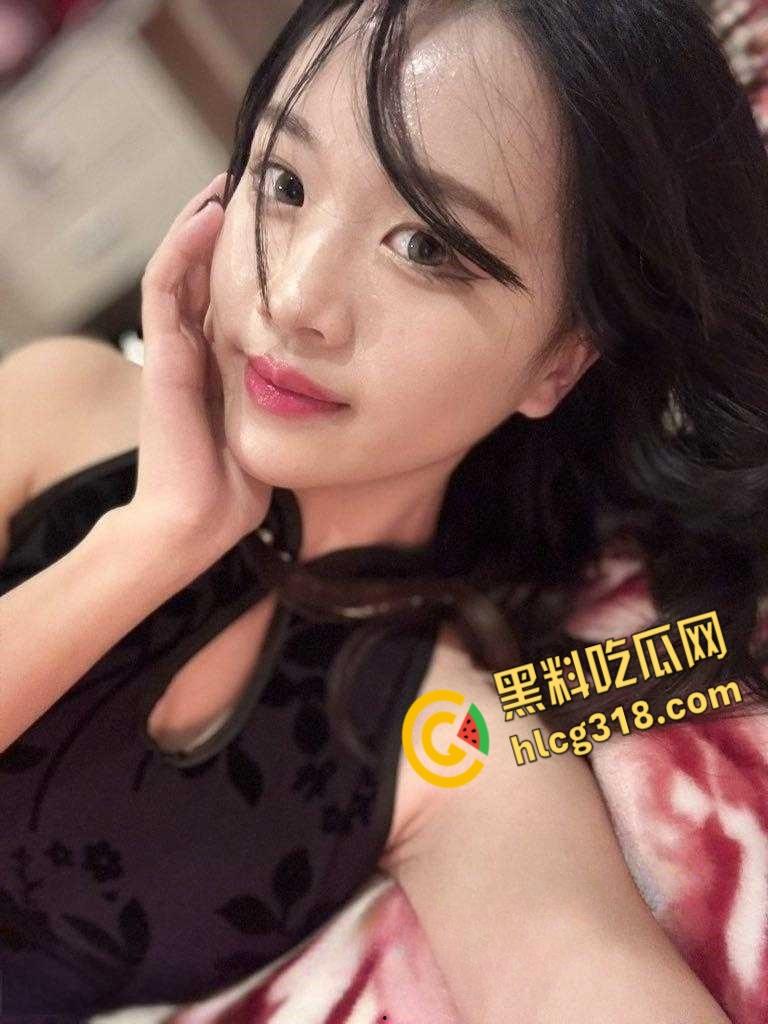 湖南师范大学嫩妹【程鱼菲】，异地恋自慰娇喘诱惑男友，见面骚逼饥渴难耐，私人影院激情沙发后入 !-2