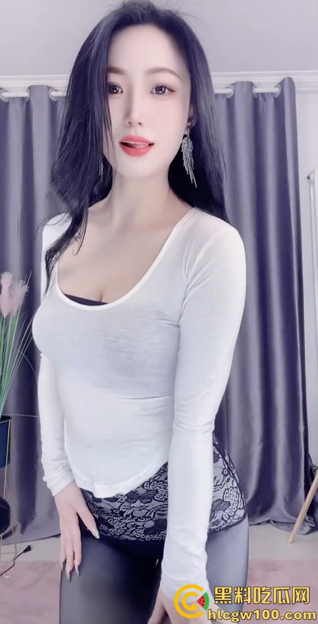 快手6w粉骚鸡【伊可儿】咬唇眼神娇媚迷人,极品牛仔裤蜜桃臀勾人心魄裸舞定制视频-7