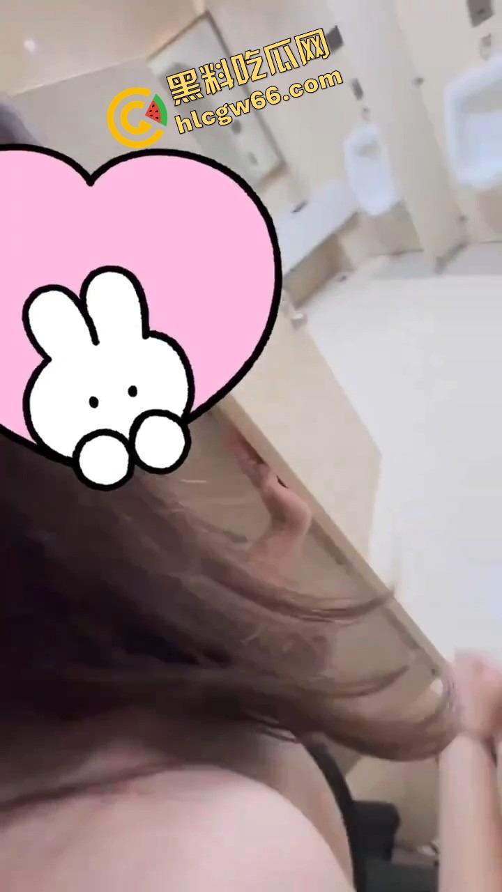 四川刚毕业学生妹『袁梦』化身母狗战士，校服做爱洗手间无套后入、颜射舔精全都安排！-6