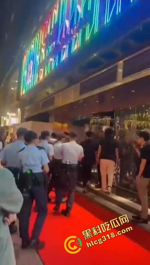 大富豪夜总会回魂复活,苍井空剪彩首日就被扫黄,港男一句话火出圈,童年女神变同场公关?-8