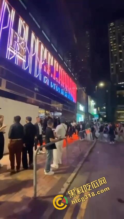 大富豪夜总会回魂复活,苍井空剪彩首日就被扫黄,港男一句话火出圈,童年女神变同场公关?-10