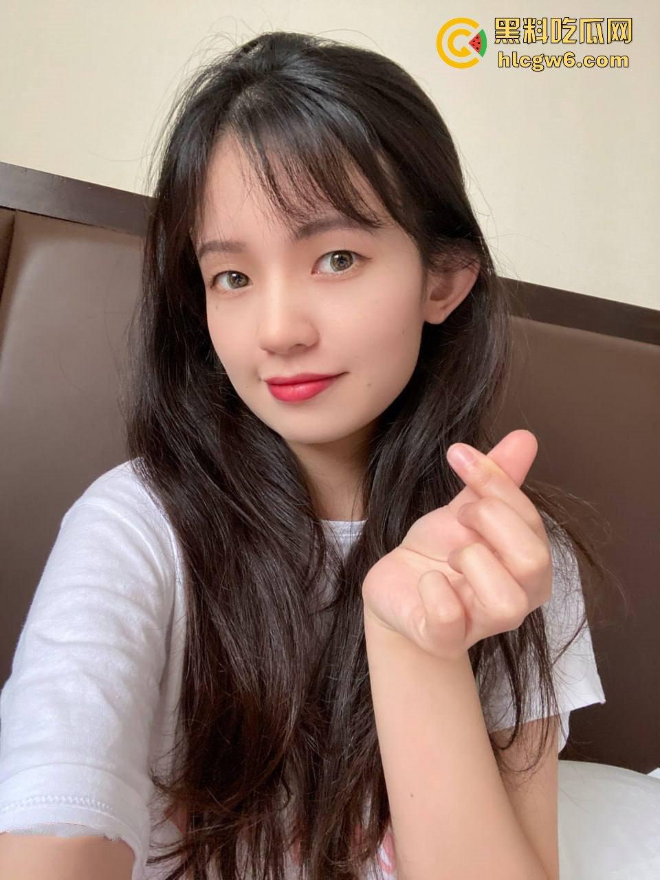 武汉眼镜妹【徐思涵】私密视频泄出！清纯外表下藏着一颗骚到骨子的肉欲灵魂！-13