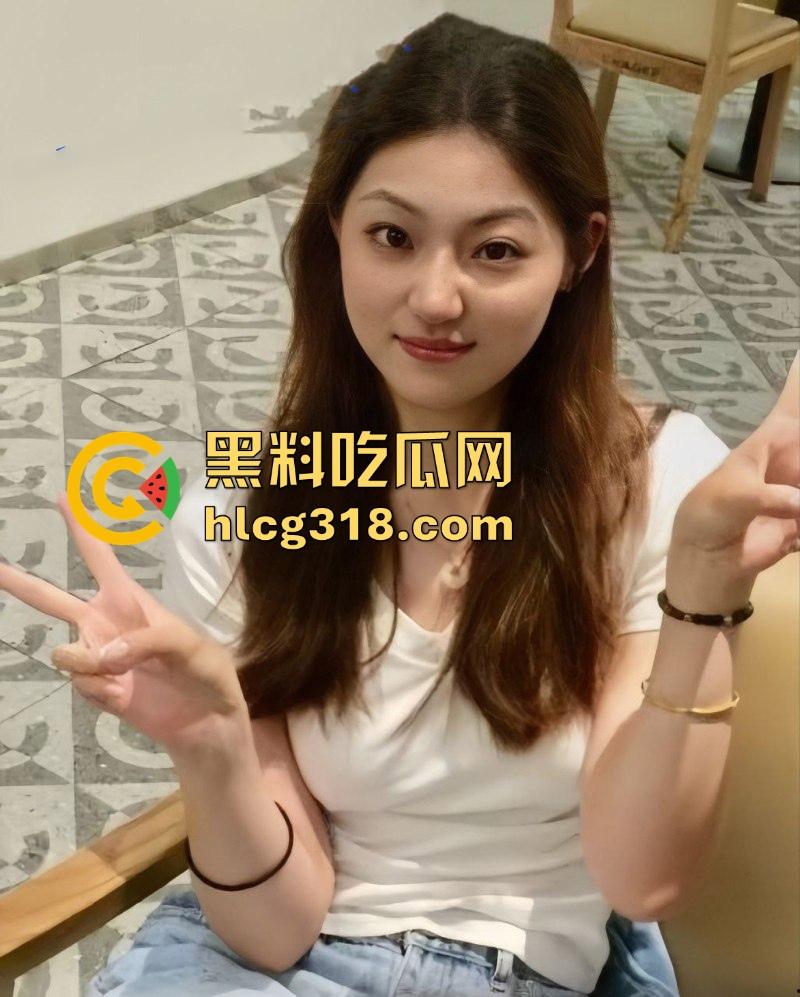 陕西西安美术学院【郑芊芊】出租屋苦练姿势为下海做准备疯狂练技, 一心下海搞钱,男友成她的工具!-1