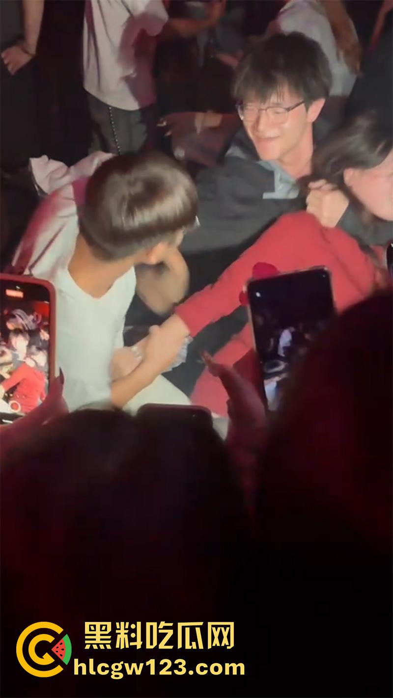 生化母体女毒王曝光，长期混迹安徽江苏，到处约炮免费操逼，还声称全都又小又细时间短！-8