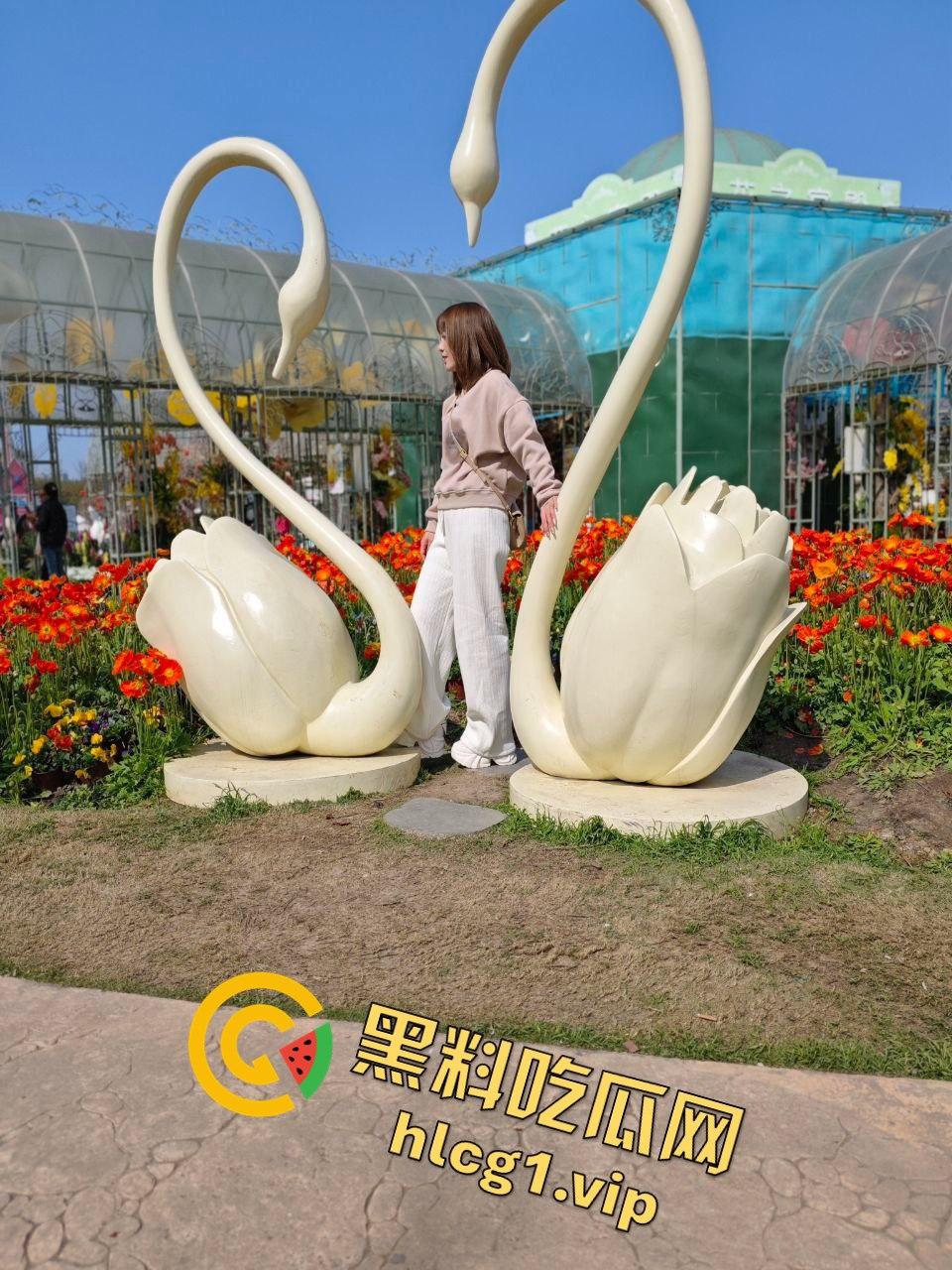 瓜友投稿爆料！成都东郊记忆的极品御姐楼凤轩儿，奶牛装上演口技大秀！-4