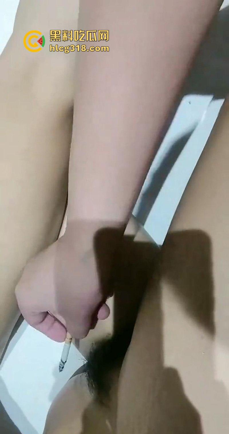 海角乱伦！约小姨和小姨闺蜜双飞大战，多人群P画面淫乱 浪叫声不绝于耳风骚至极！-5