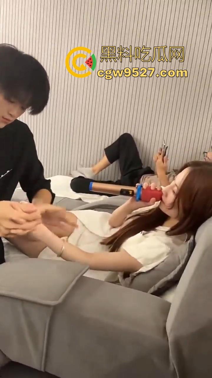 杭州富婆开心福利局，点年轻小奶狗按摩唱歌，加钱加钟带回酒店骑乘榨精，不懂就问应聘男技师有什么要求！-6