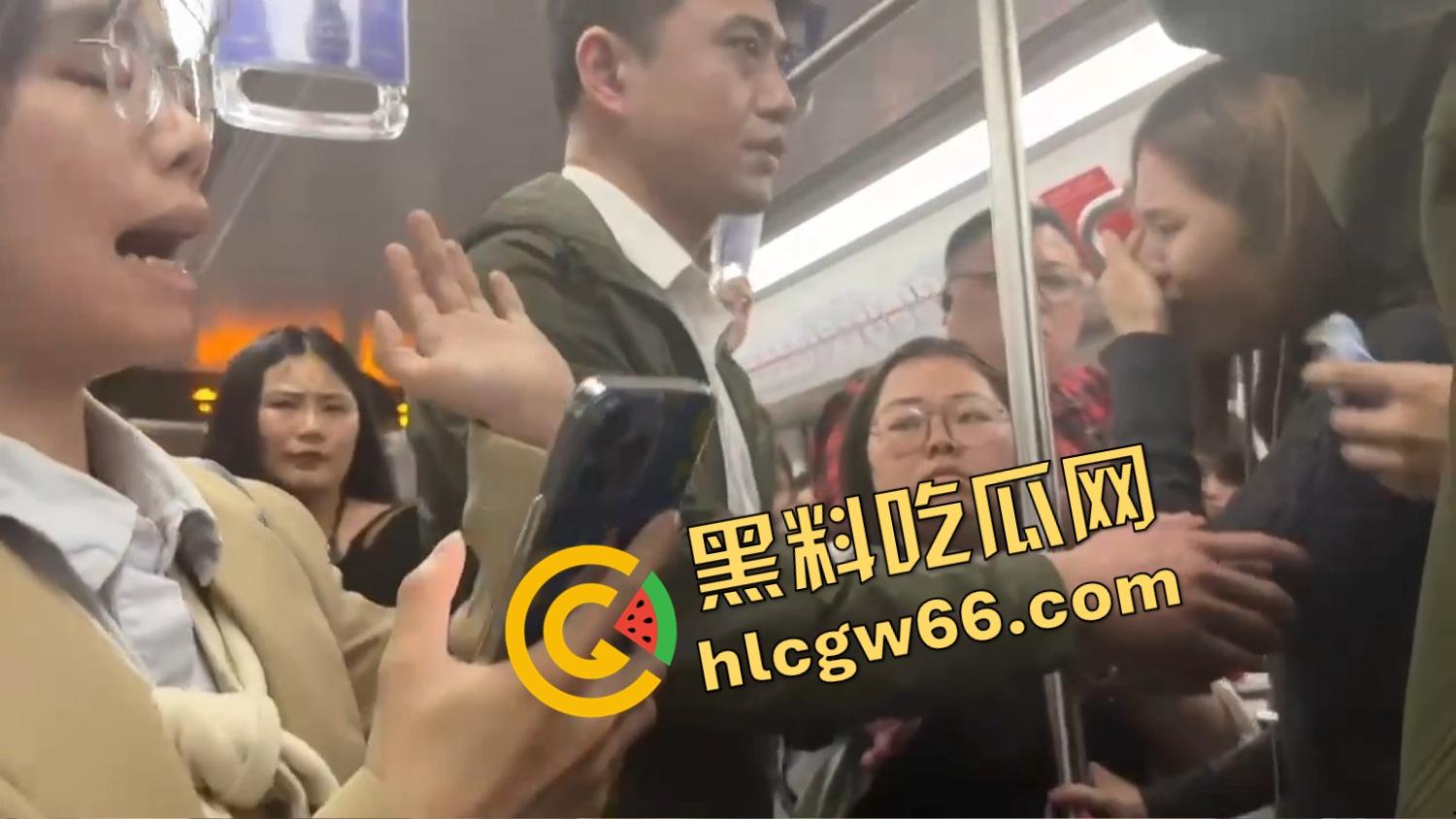 北京地铁飞机哥裤链一拉当场开演，结果精液飙偏射人屁股，妹子一边哭一边喊变态！-10