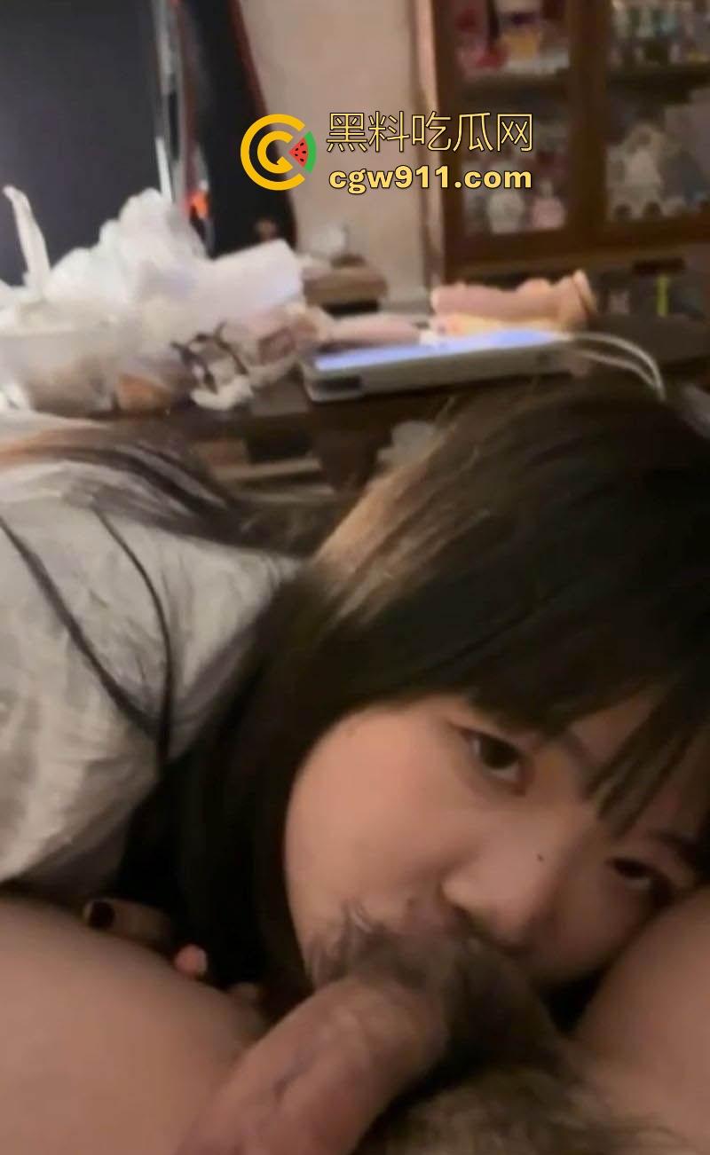 长沙小学教师【刘奕阳】性爱调教视频流出，私下完美暴露淫荡本性，跪地舔脚打桩猛操，呻吟不断！-7