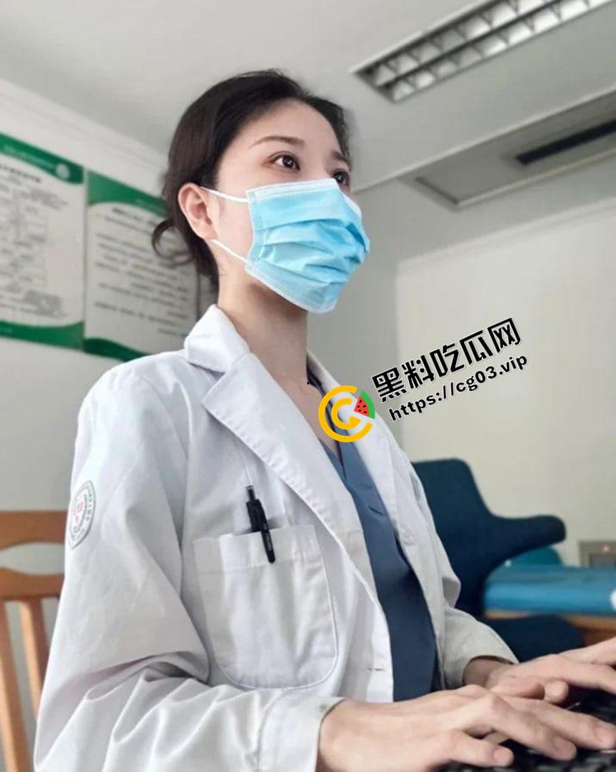 现在的小医院都这么野吗？ 白衣天使 清纯护士在手术室帮病人打飞机还口交-1