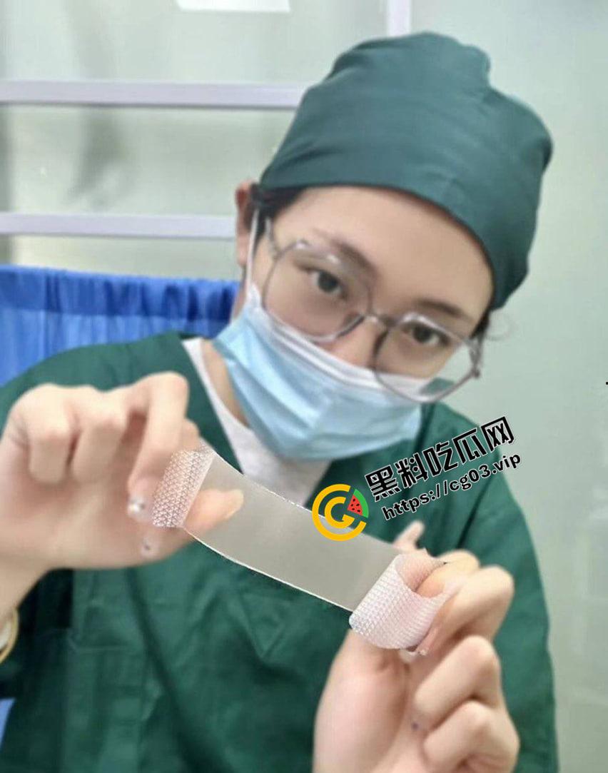 现在的小医院都这么野吗？ 白衣天使 清纯护士在手术室帮病人打飞机还口交-8