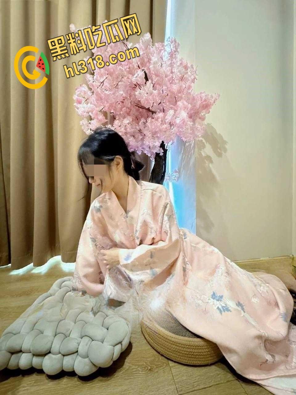 乱伦大神开启白嫩妹妹的性爱启蒙,萝莉型一线天白虎嫩逼,娇滴滴的娇喘太诱人,直接无套内射爽歪歪!-1