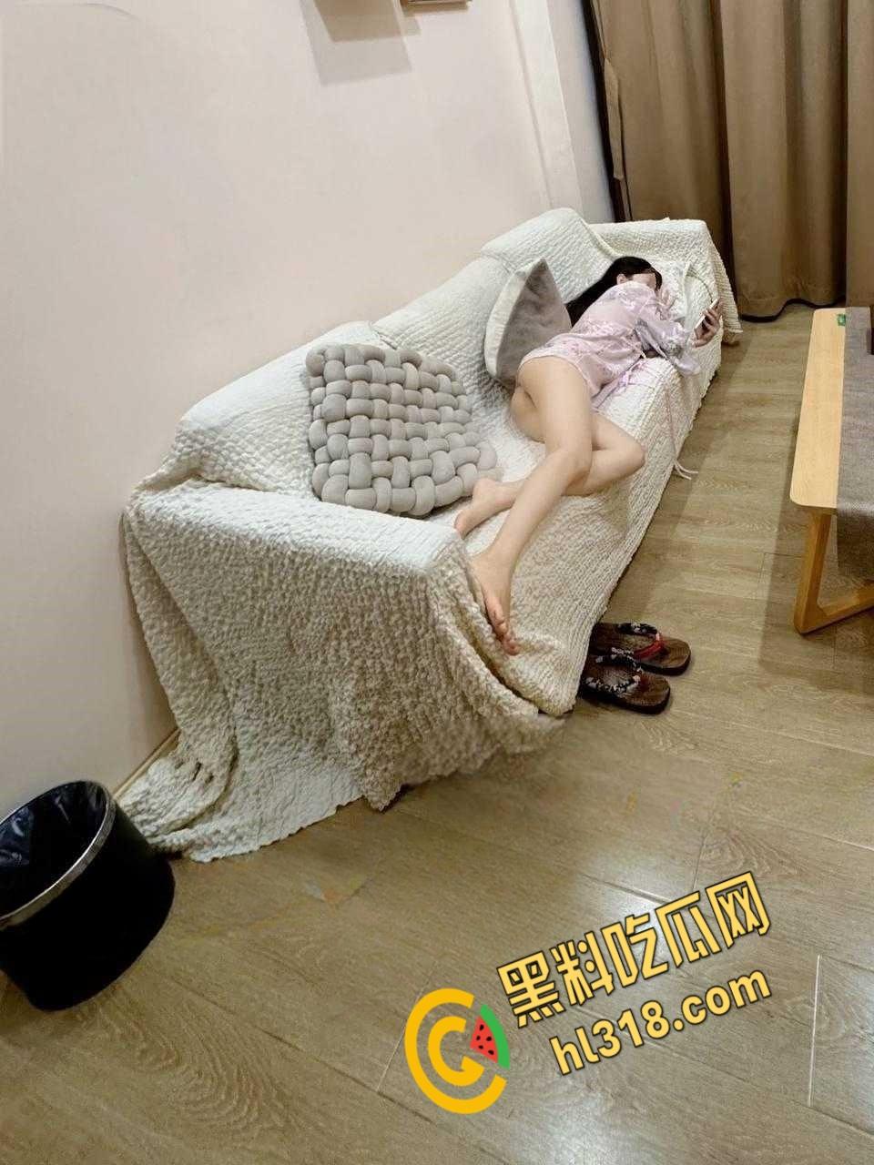 乱伦大神开启白嫩妹妹的性爱启蒙,萝莉型一线天白虎嫩逼,娇滴滴的娇喘太诱人,直接无套内射爽歪歪!-5