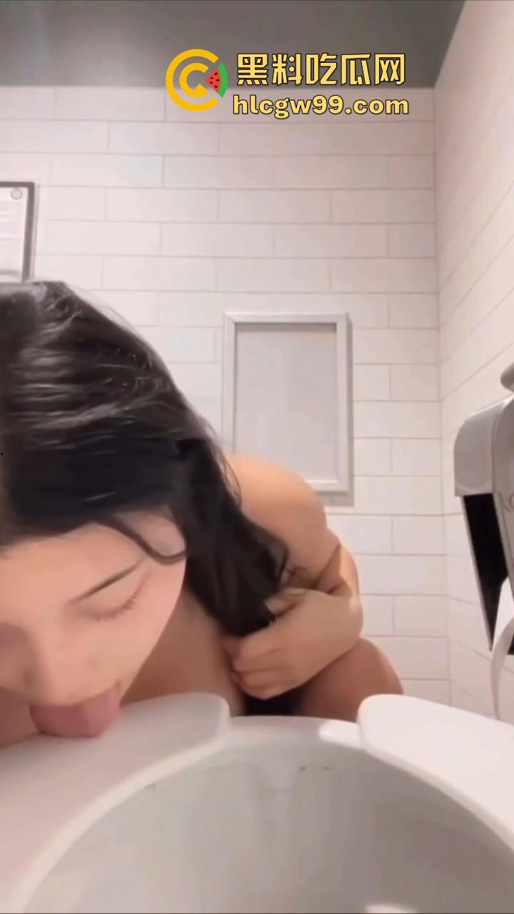 台湾媚黑淫荡母狗【刘紫伊】调教视频曝光，舔马桶 舔脚 颜射 口交听话无比，纯纯鸡巴套子！-16