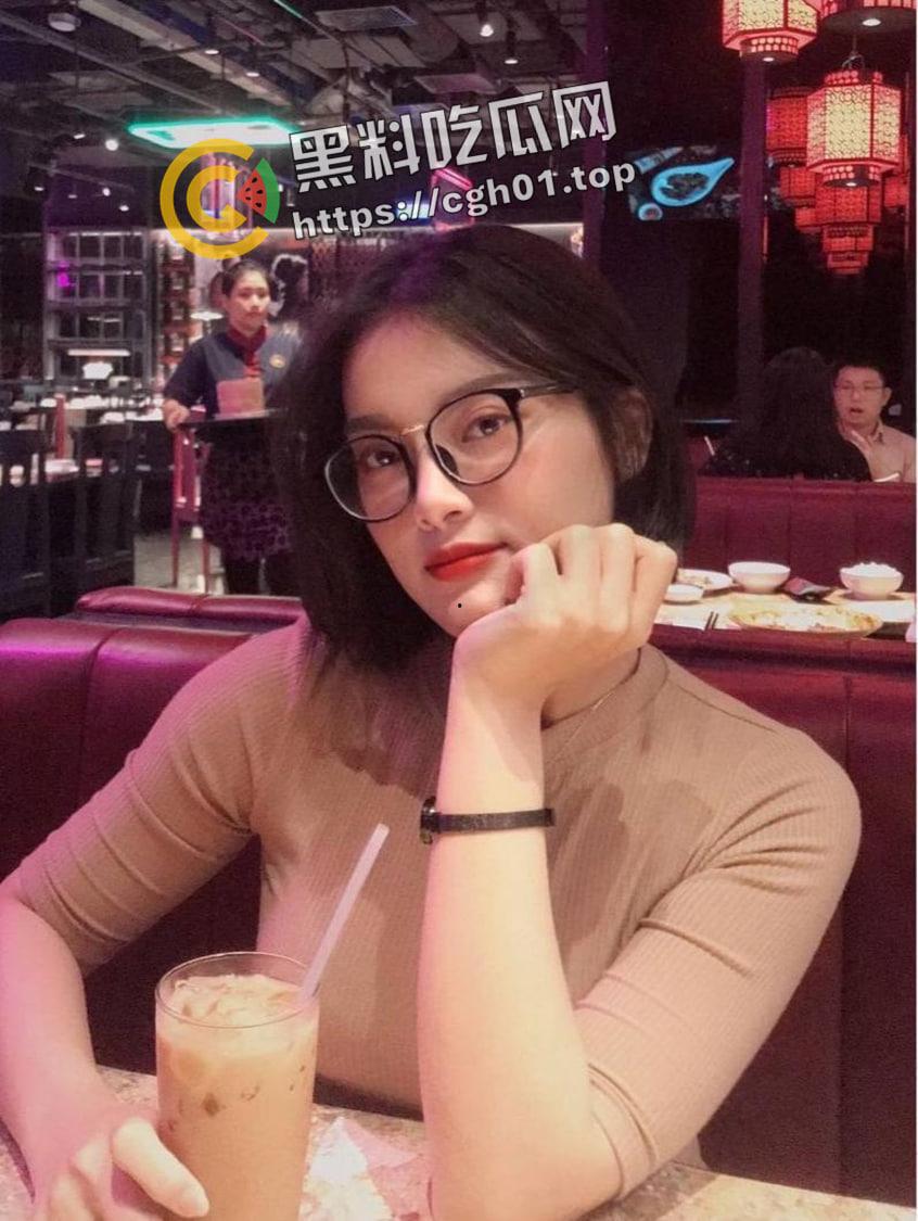 上海互联网公司高管流出 高冷御姐眼镜娘 到了床上骚的像女优 水枪一样喷水-3