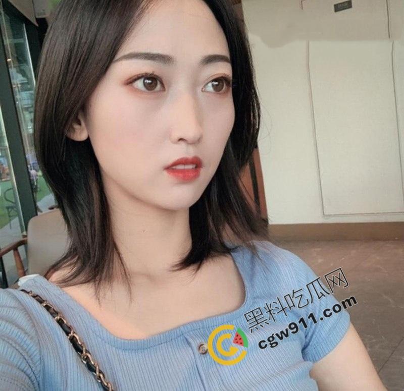 陕西西安极品绿帽夫妻疯狂酒店约炮!娇妻美乳嫩穴被双管齐下,大屌男把骚妻操到浑身颤抖淫水狂流,刺激不已-1