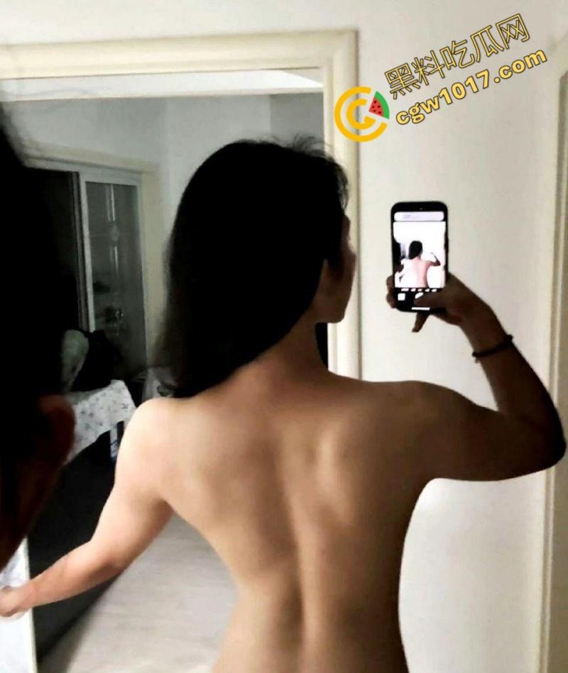 浙江台州护士【邓艺涵】性爱私拍流出，白衣天使秒变淫娃荡妇，男友各种凌辱调教，让人大开眼界！-2