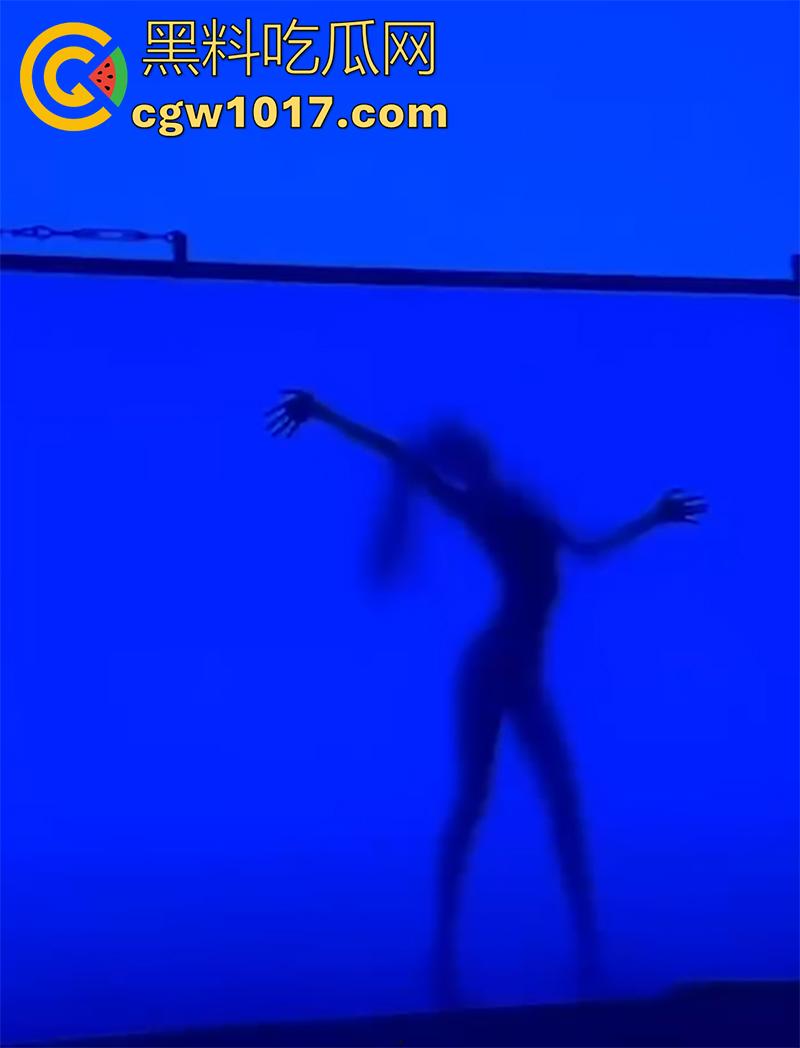 韩国尤物女爱豆Lisa,风马秀脱衣舞现场盗摄画面,以及彩排资源流出,资源绝版珍稀,偶像沦落成脱衣舞娘,这是露上瘾了?-5