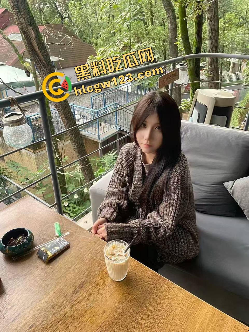 PK打到奶子都掉出来了，快手精神妹转战抖音，一局一露，每输一场掉一件各种露奶局！-2