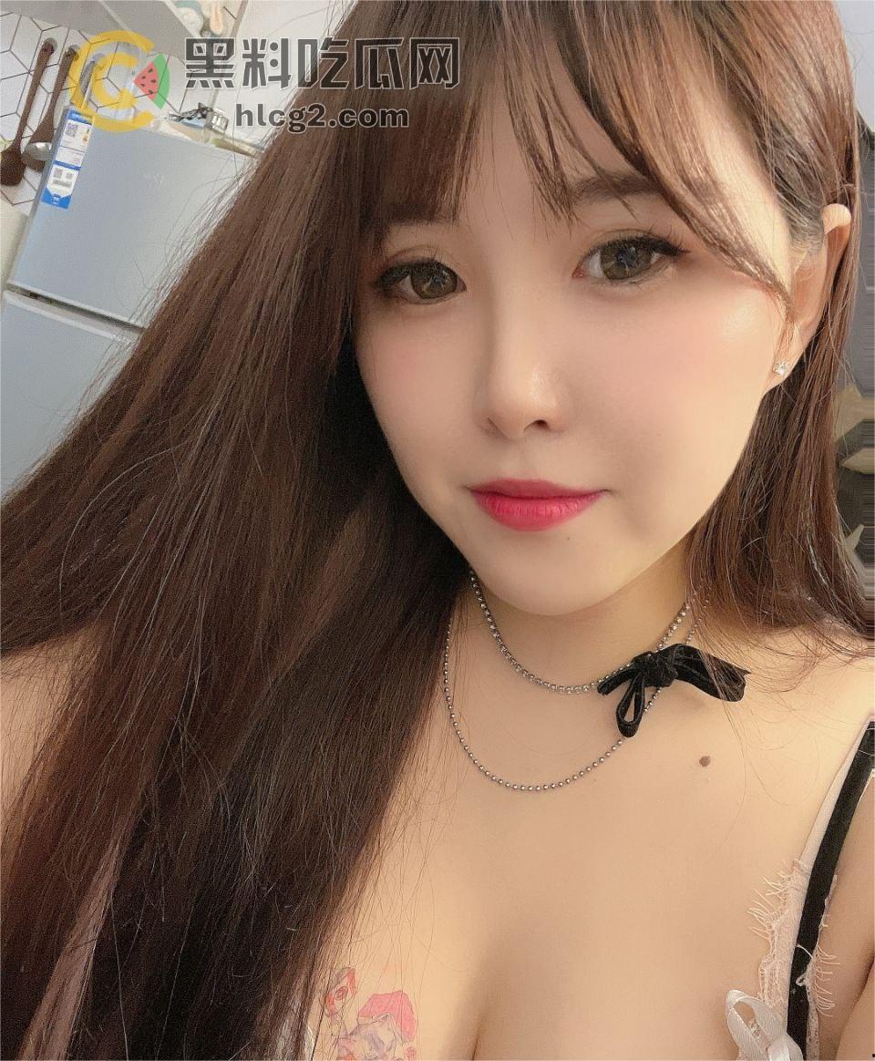 青岛巨乳少妇「李晓玲」老公远在海上，她的性感裸照让人喷鼻血！这对天生乳交圣体的诱惑太不可抗拒了-9