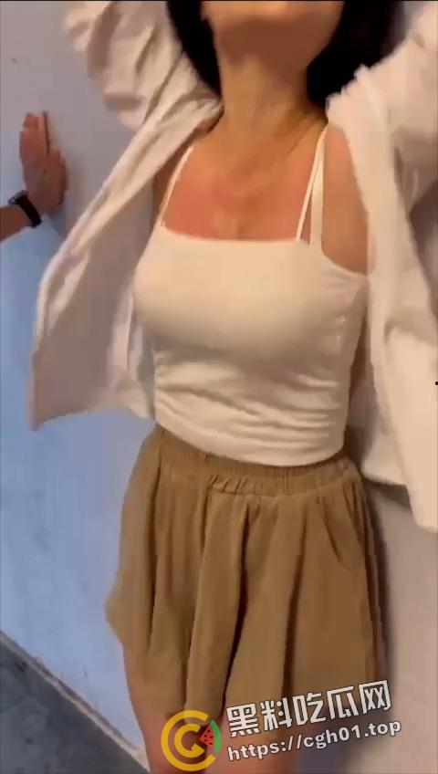 虐胸纯享版！拖鞋打胸 越打越红 小姐姐撕心裂肺的叫声 这乳腺都要打烂了吧-5