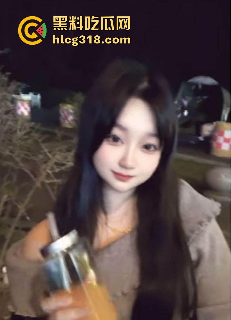 约炮抖音清纯少女【草莓真好吃】修长美腿纤细诱人，性感翘臀在线后入，草莓确实好吃！-6