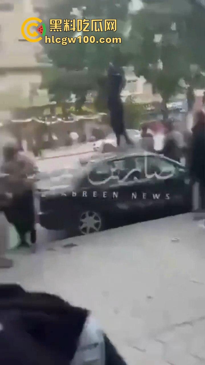 叙利亚反叛军武力镇压民众，现场暴力血腥天尸横遍野堪称世界末日。-10