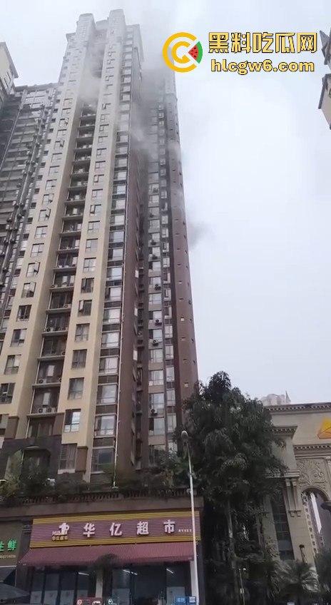 四川乐山峨眉维多利亚小区突发火灾,火灾具体什么原因引起的待确定中，出门在外一定要做好防火。-1