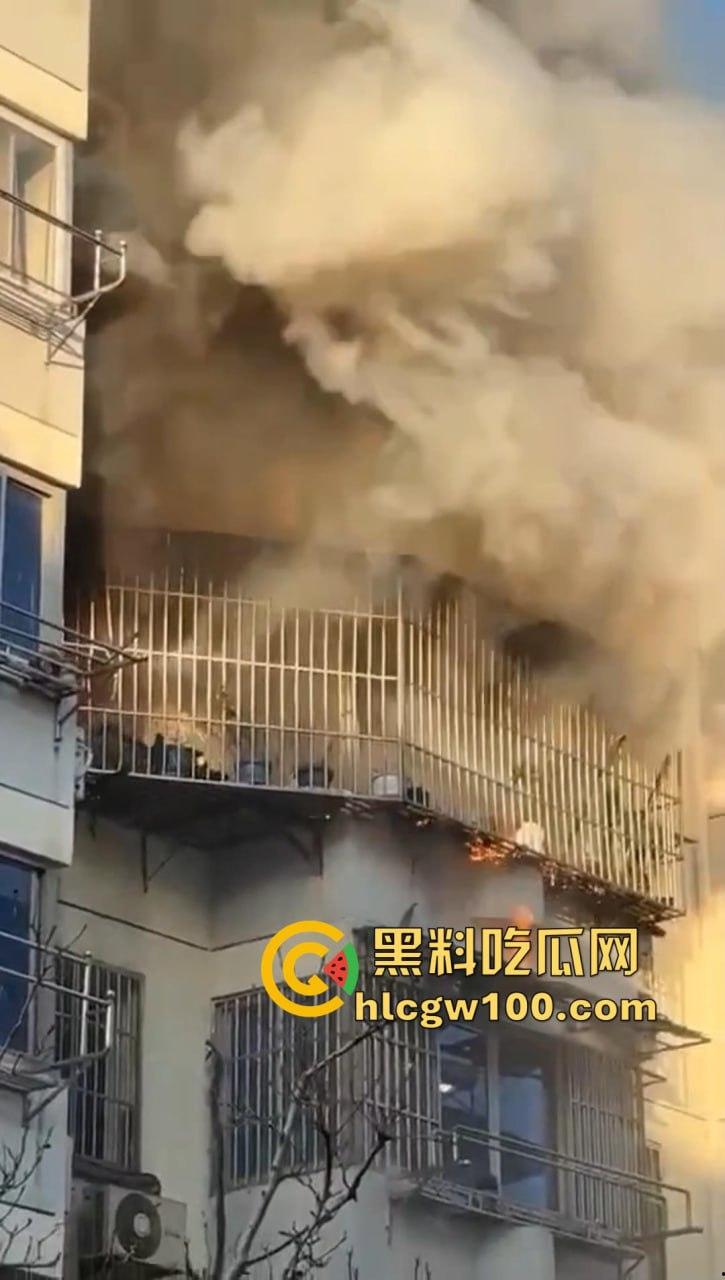 天塌了！南太湖突发噩梦级火灾！某小区瞬间变 “火场”，一死一伤，火光浓烟惊煞众人-2