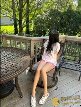 抖音留学生网红【最讨厌纽约下雨】，红色吊带丝袜性感诱人，无套爆操还要用跳蛋自慰，反差值拉满！-2