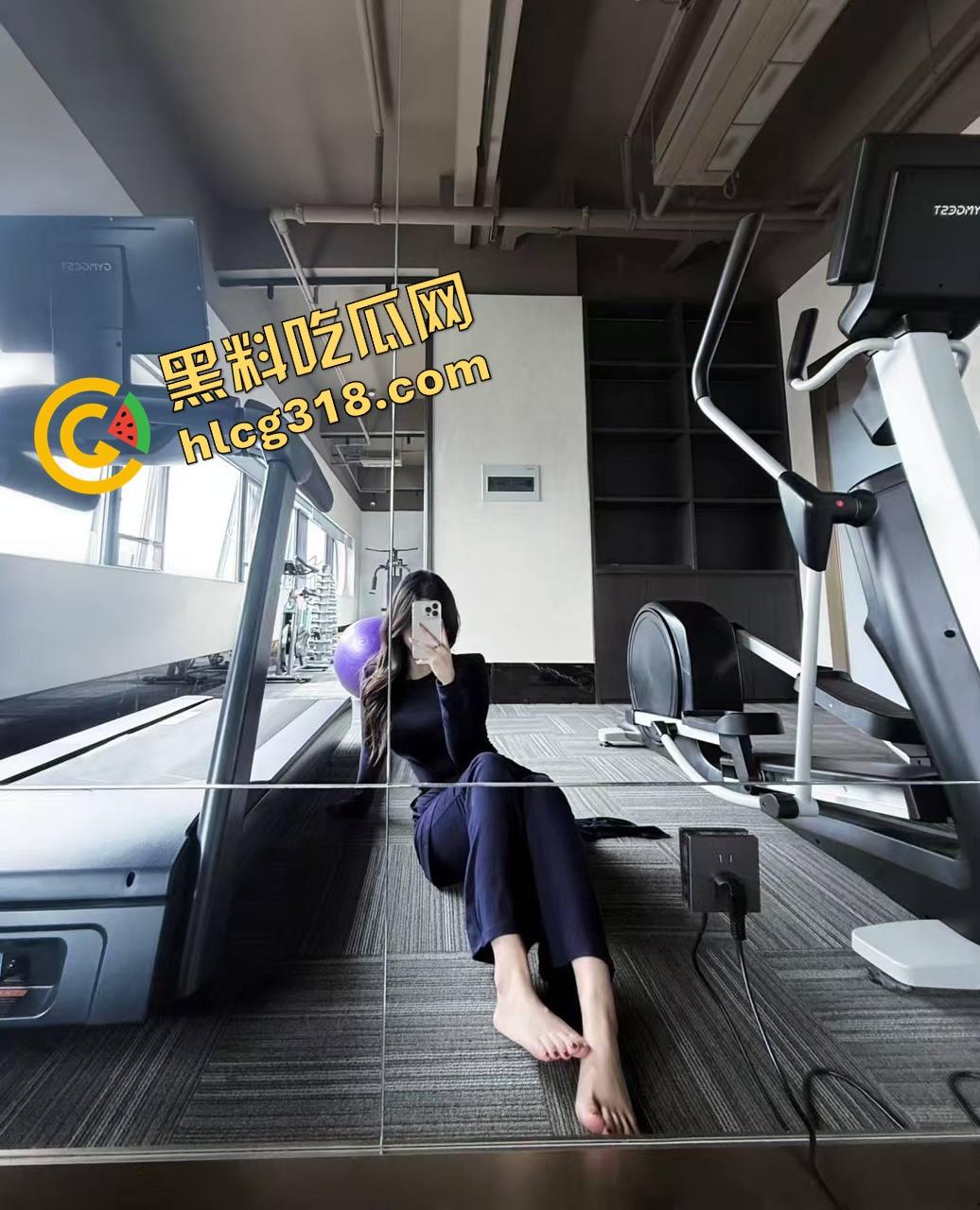 苏超球赛约炮徐州极品妹子，一顿饭换来全套服务！钢铁牛子操到她喷水不止，爽到全程拍摄都不反抗！-1