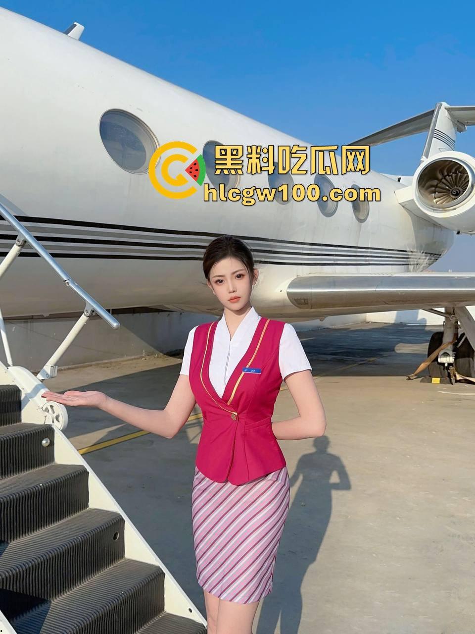 八块腹肌机长酒店约炮极品空姐流出 黑丝大奶肥臀让人喷血 舔逼狂魔机长疯狂舔穴 吃到丝袜湿透都不放过!-5