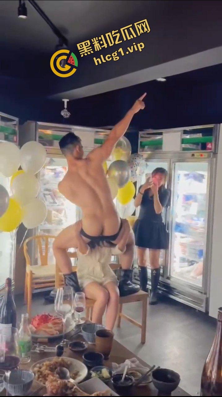 成都同性恋 疯癫男同！偷吃玩弄对方对象 打架后又亲嘴 逆天操作！-4