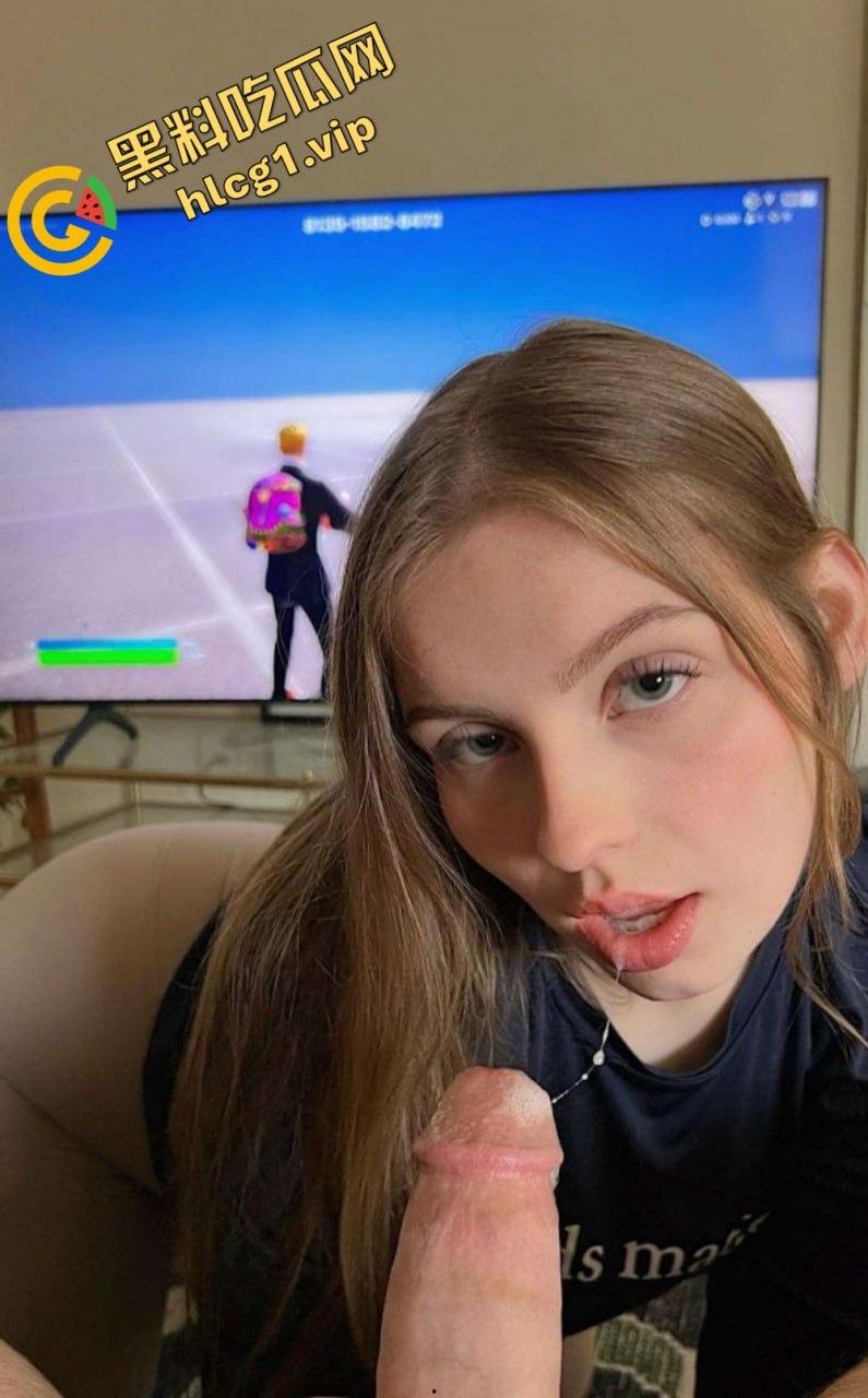老外小萝莉太会玩！与男友吃鸡私密画面大曝光，外国萝莉还真是放得开！-14