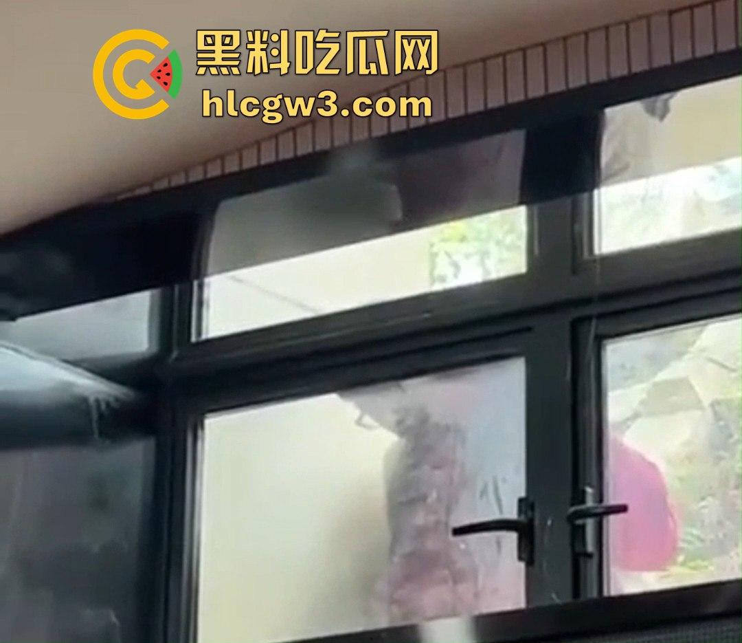 青岛海洋大学的骚情侣课堂窗外直接开搞 窗边扣逼声啪啪响 老师讲课被迫加背景音 海洋大学不愧是浪之巅！-2