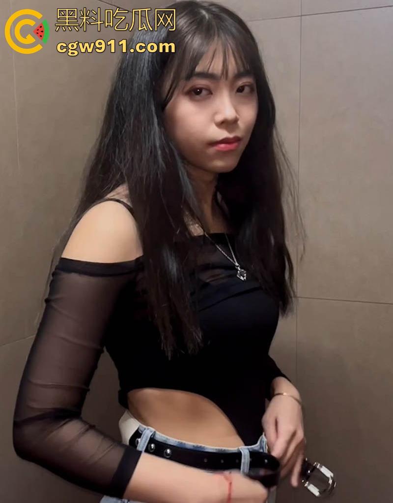 北京邮电大学性感学姐【史慧玲】后入无套狂操汁水四溅，野外露出乳钉，口交深喉吞吐，看的下体硬邦邦！-1