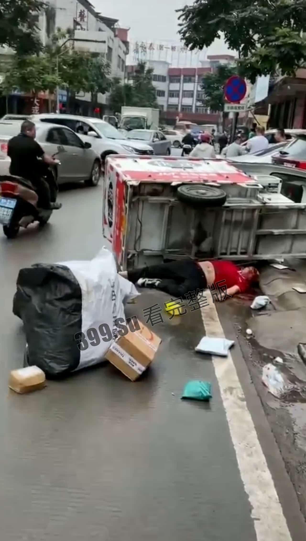 #5月12日  广东一男子开铲车见人就冲见车就撞 #报复社会-4