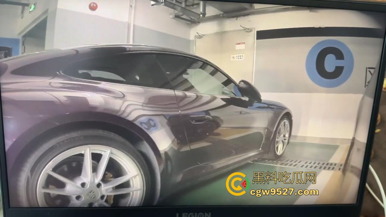 保时捷718车主地下停车场车震被偷拍，有钱人就是好呀，长的不太行但上的女的身材颜值都很好，羡慕！-5