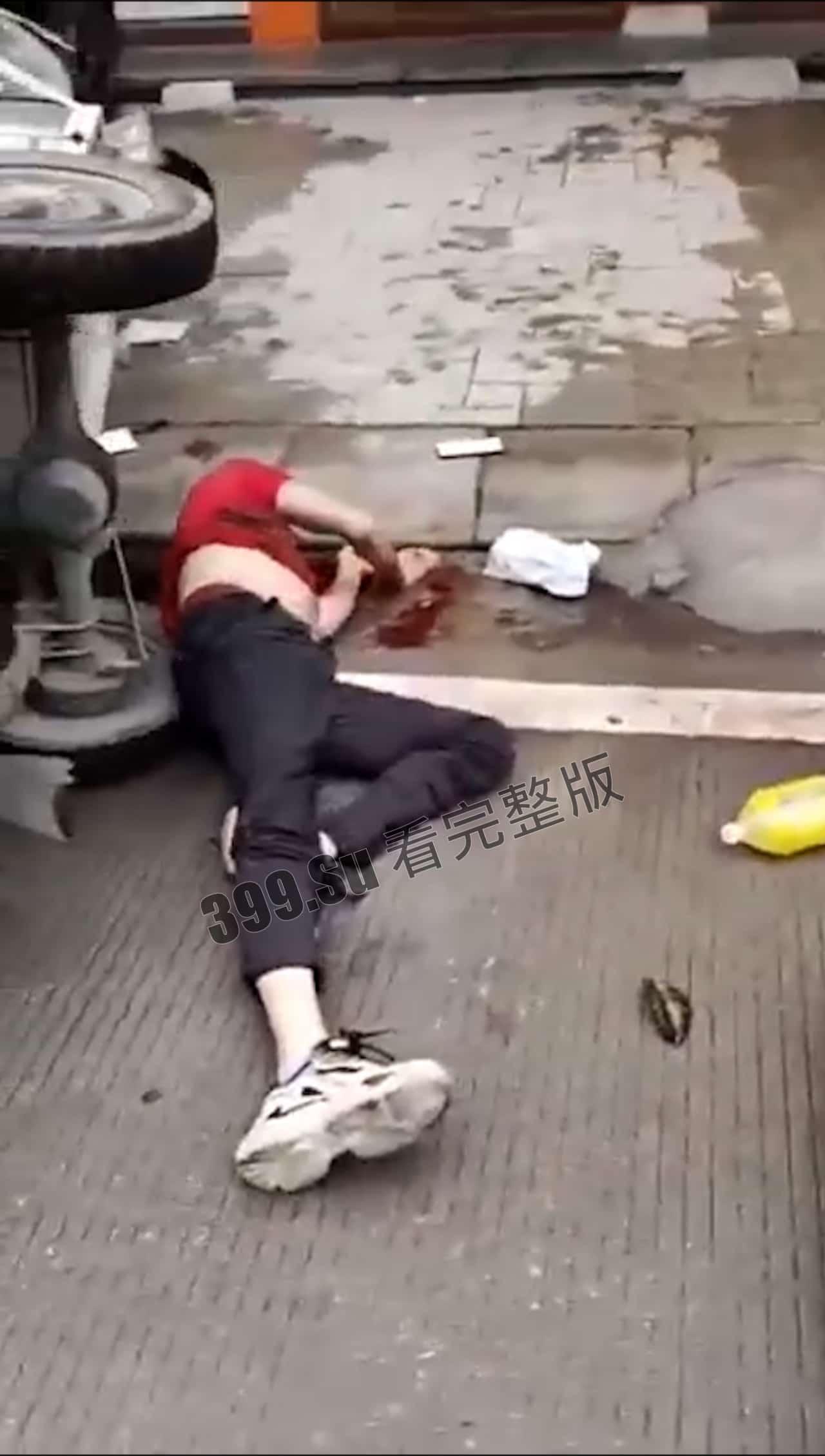 #5月12日  广东一男子开铲车见人就冲见车就撞 #报复社会-5