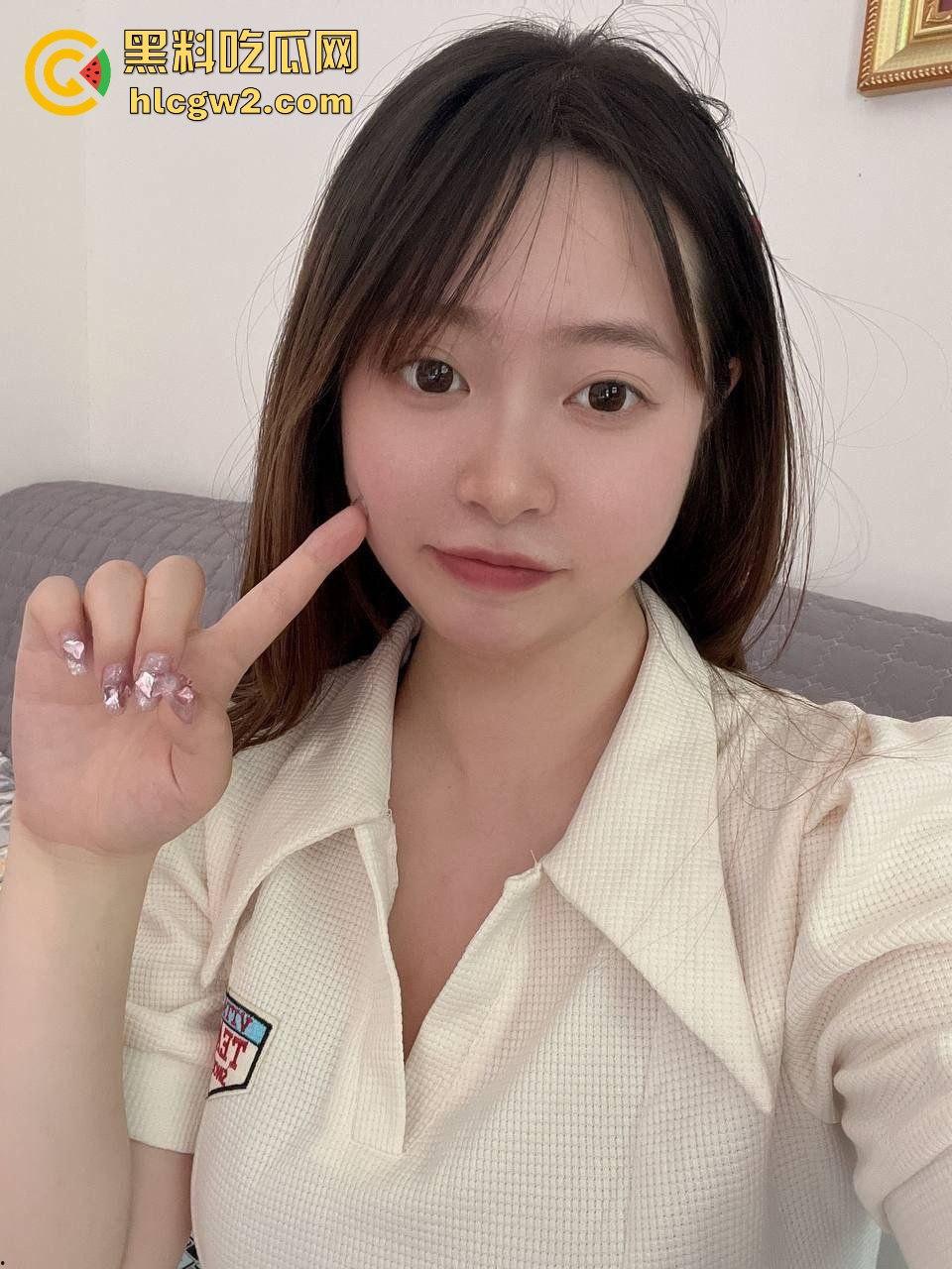 约炮南宁师院极品【江晓莹】 颜值高身材好，口活顶得堪比飞机杯，吃鸡技术爽翻天！独家真实爆料！-11