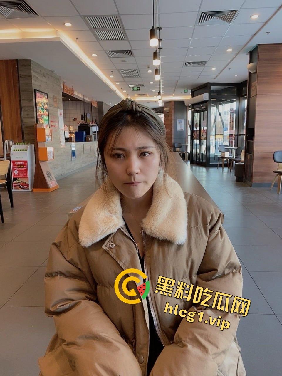 99年宁夏传媒学院美少女李婷啪啪自拍流出！大波嫩妹口活女上，反差婊的极致享受！-1