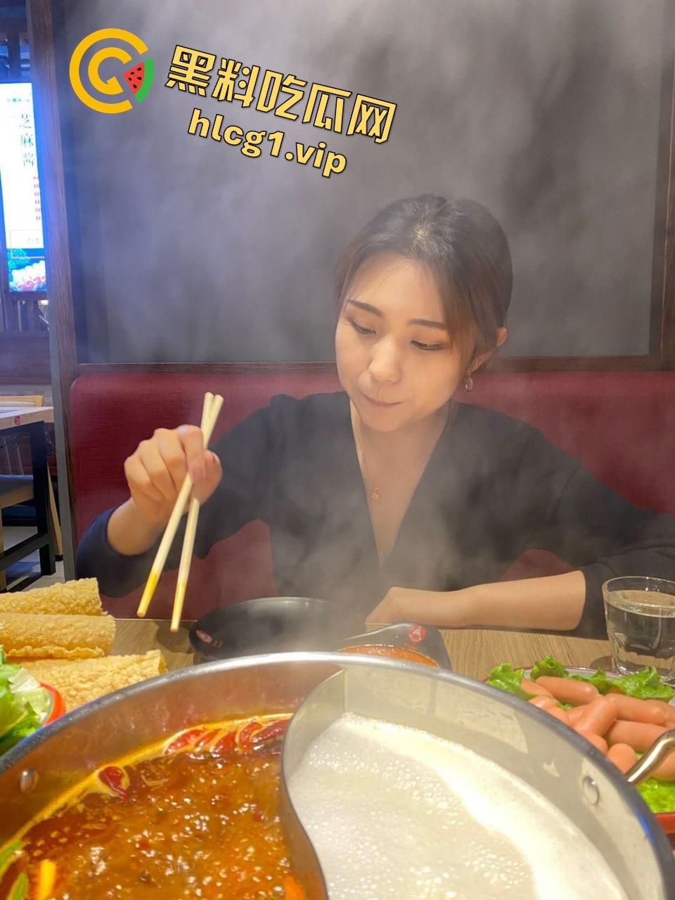 99年宁夏传媒学院美少女李婷啪啪自拍流出！大波嫩妹口活女上，反差婊的极致享受！-13