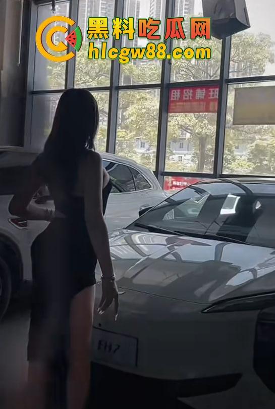 深圳车展『宫梦儿』靠露逼毛一天涨粉1万，车模个个会玩大秀骚操作质量逆天，这个行业真是卷疯了！-10